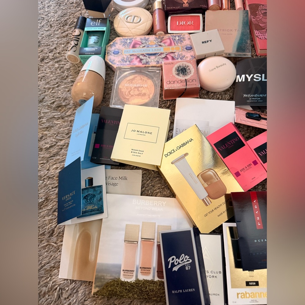 MAKEUP STASH - Picture 8 of 17